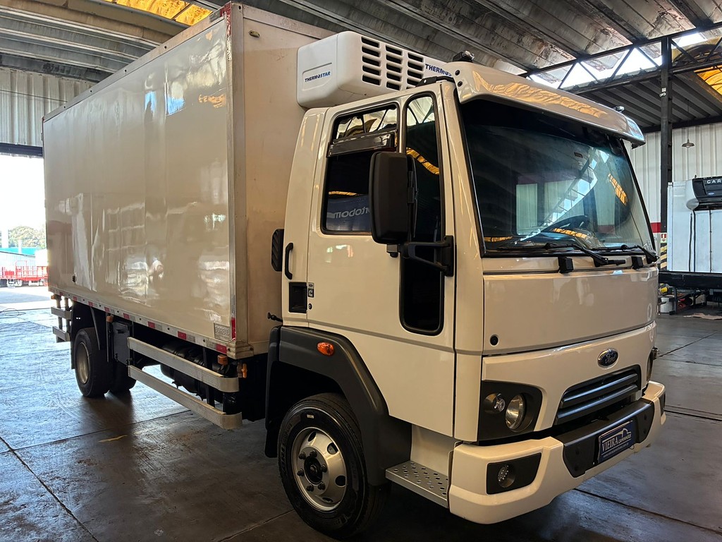 Caminhão FORD CARGO 1119 Aves Vivas ANO 2019 de Vieira Caminhões no Paraná