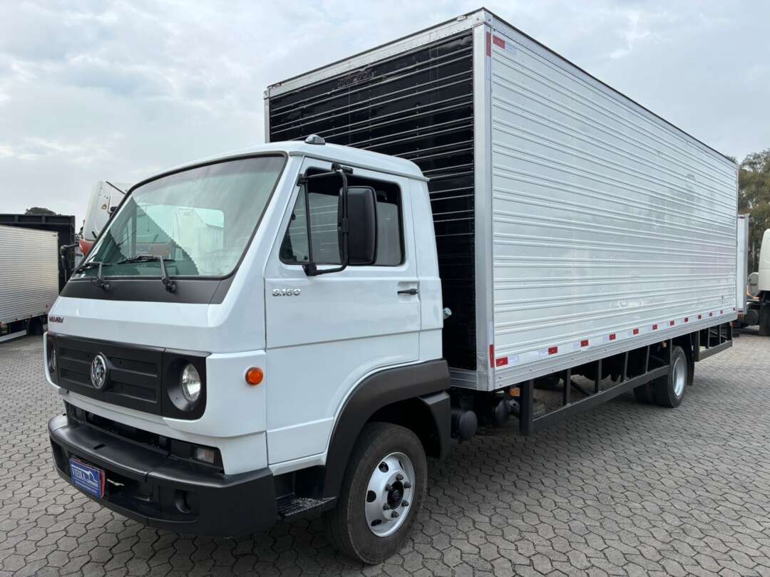 Caminhão VOLKSWAGEN VW 8160 Baú Furgão ANO 2015 de Vieira Caminhões no Paraná