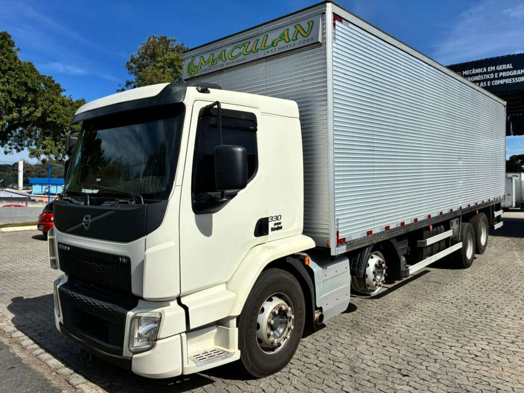 Caminhão VOLVO VM 330 Baú Furgão ANO 2022 de Vieira Caminhões no Paraná