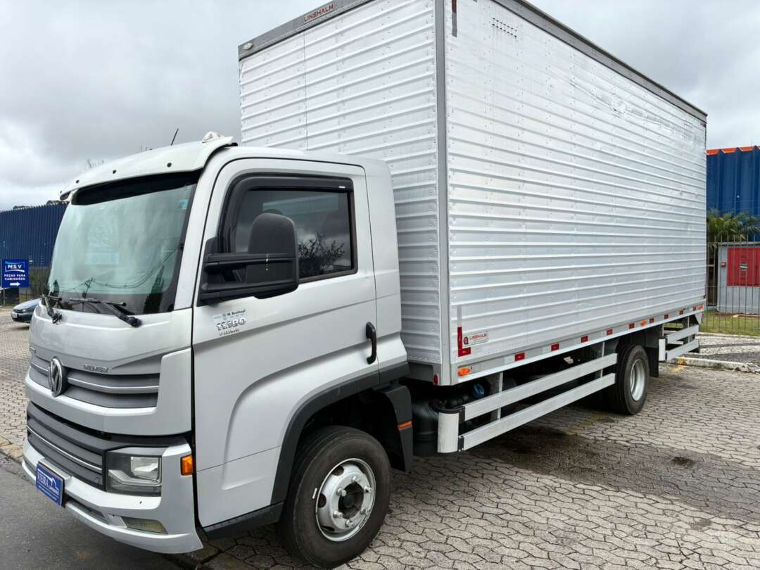 Caminhão VOLKSWAGEN VW 11180 Baú Furgão ANO 2021 de Vieira Caminhões no Paraná