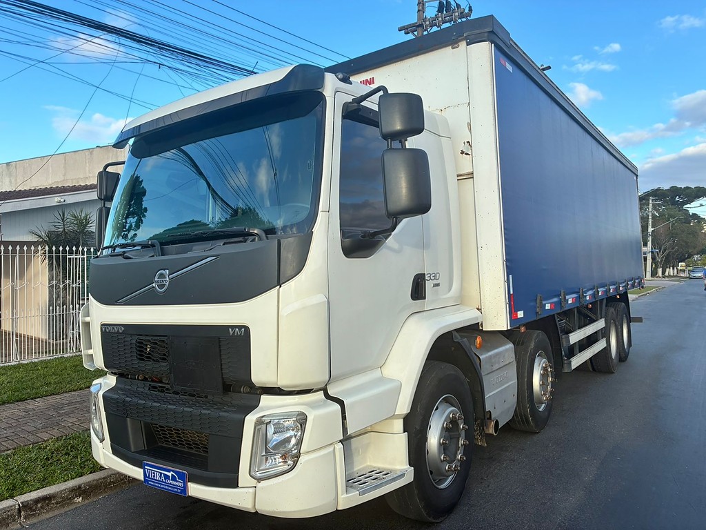 Caminhão VOLVO VM 330 Baú Sider ANO 2020 de Vieira Caminhões no Paraná
