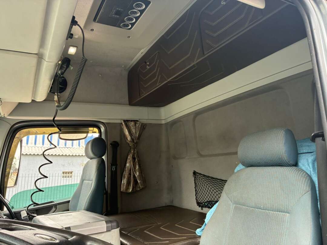 Caminhão VOLKSWAGEN VW 15180 Baú Furgão ANO 2012 de Vieira Caminhões no Paraná