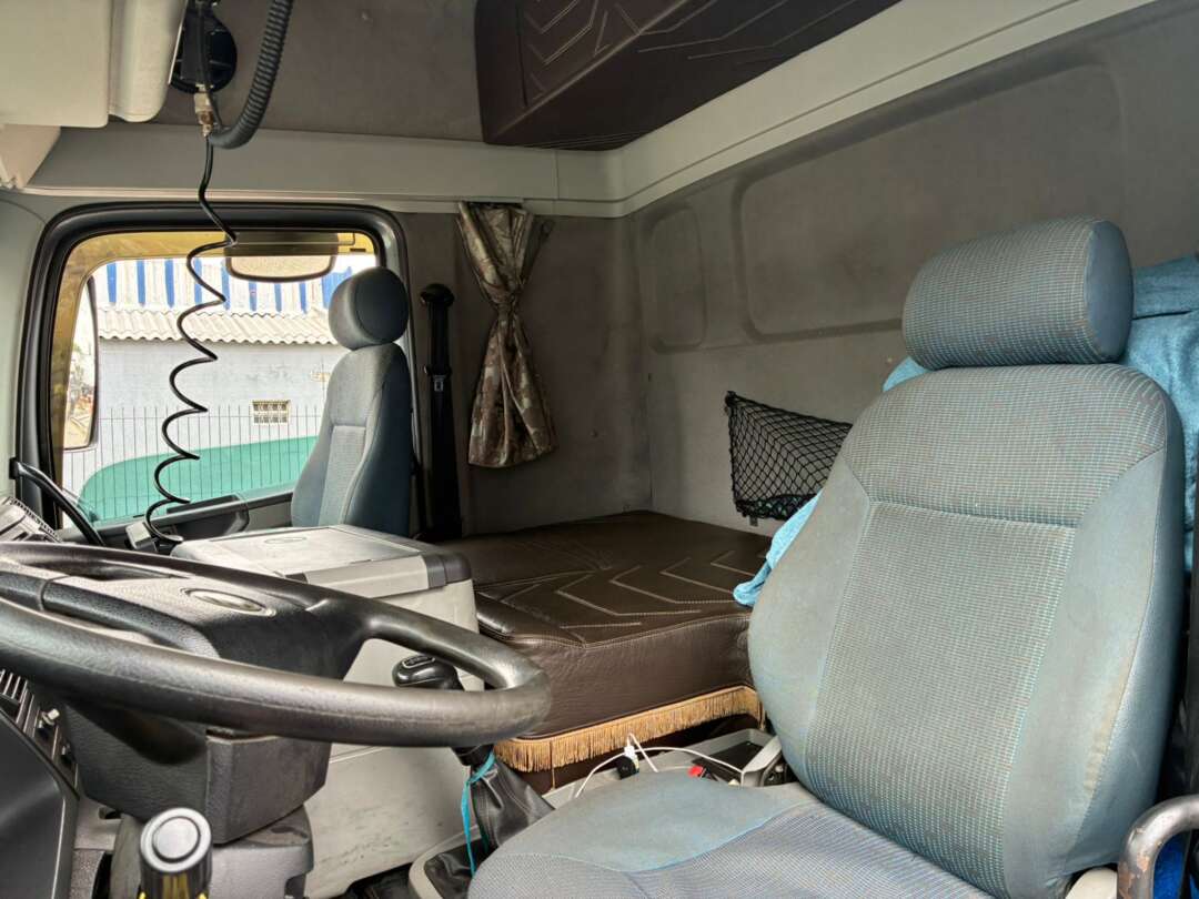 Caminhão VOLKSWAGEN VW 15180 Baú Furgão ANO 2012 de Vieira Caminhões no Paraná