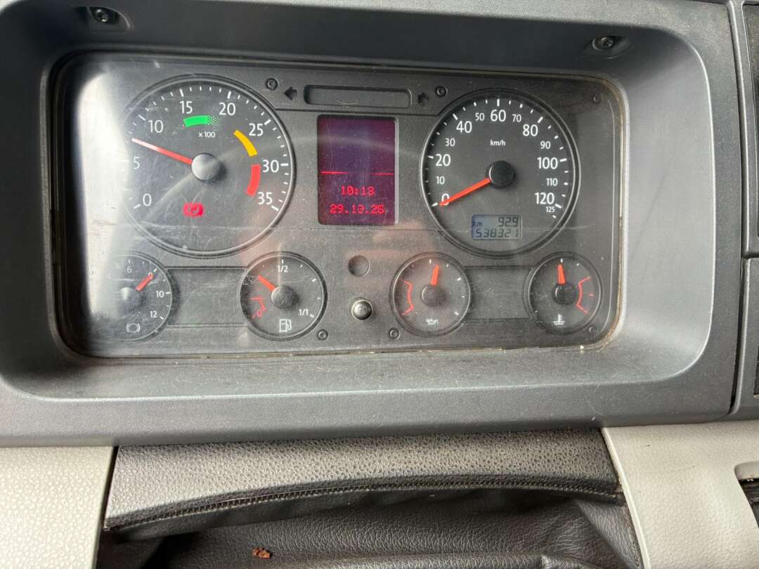 Caminhão VOLKSWAGEN VW 15180 Baú Furgão ANO 2012 de Vieira Caminhões no Paraná