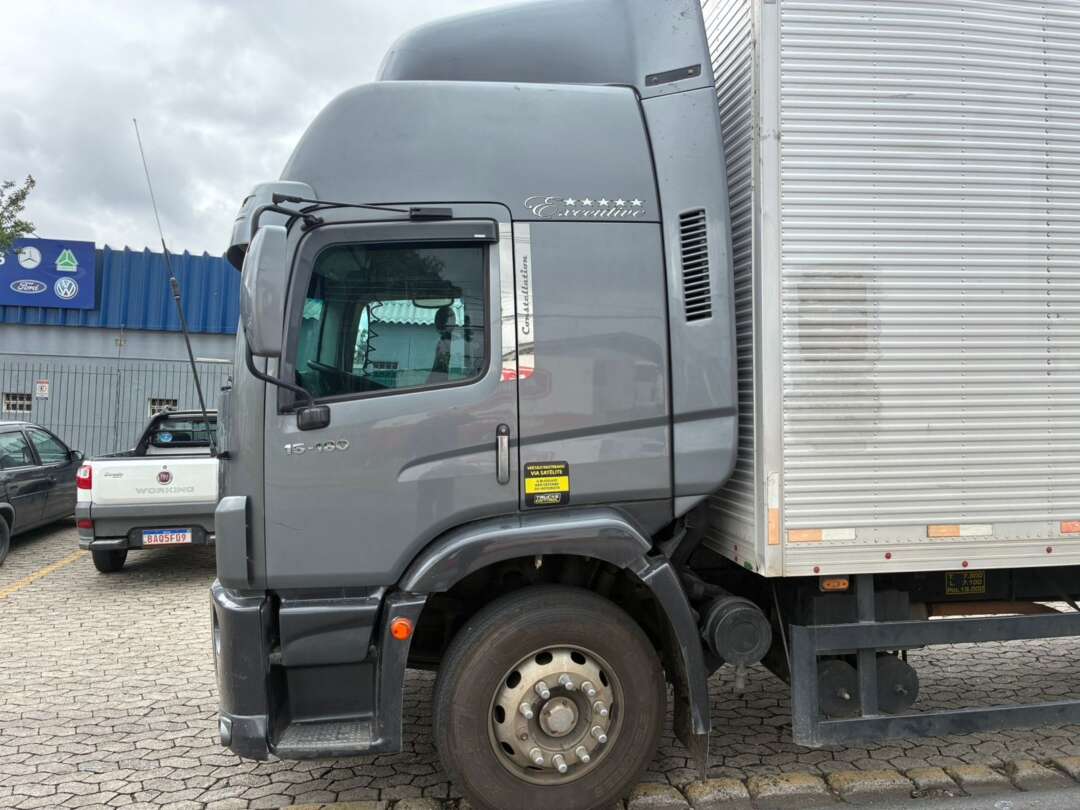 Caminhão VOLKSWAGEN VW 15180 Baú Furgão ANO 2012 de Vieira Caminhões no Paraná