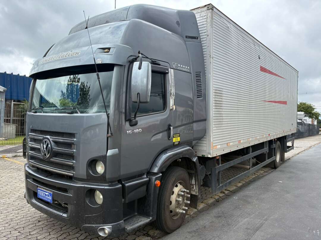 Caminhão VOLKSWAGEN VW 15180 Baú Furgão ANO 2012 de Vieira Caminhões no Paraná