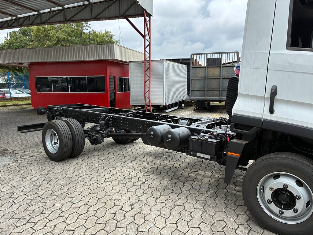 Caminhão VOLKSWAGEN VW 9170 Chassis ANO 2019 de Vieira Caminhões no Paraná