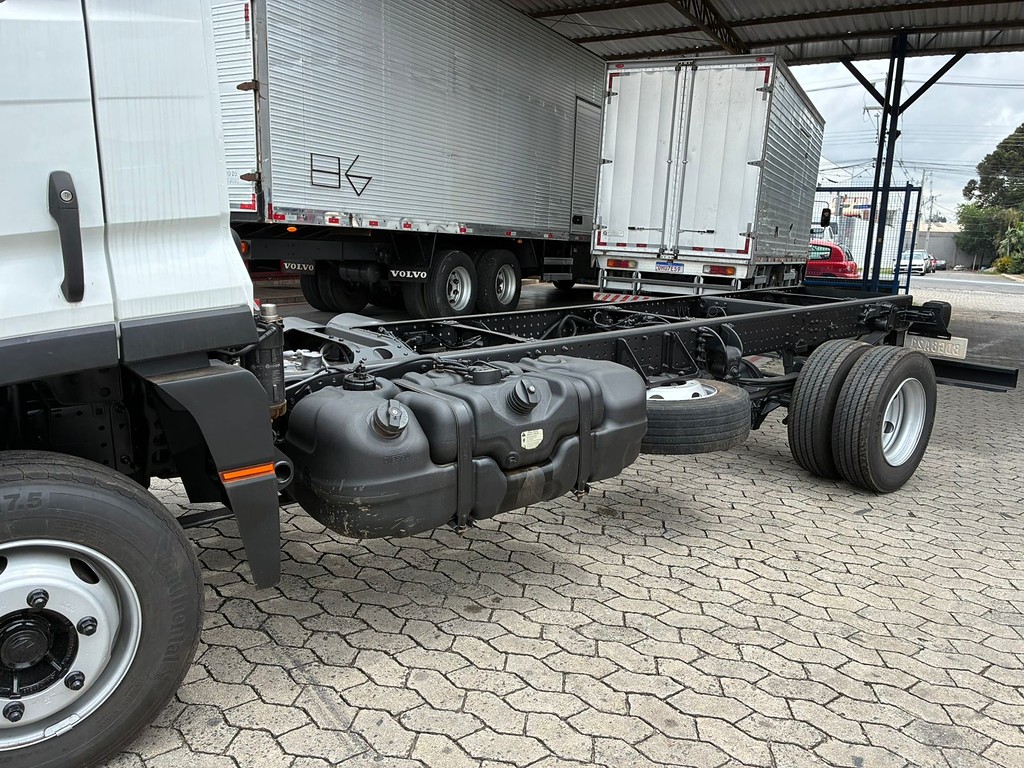 Caminhão VOLKSWAGEN VW 9170 Chassis ANO 2019 de Vieira Caminhões no Paraná