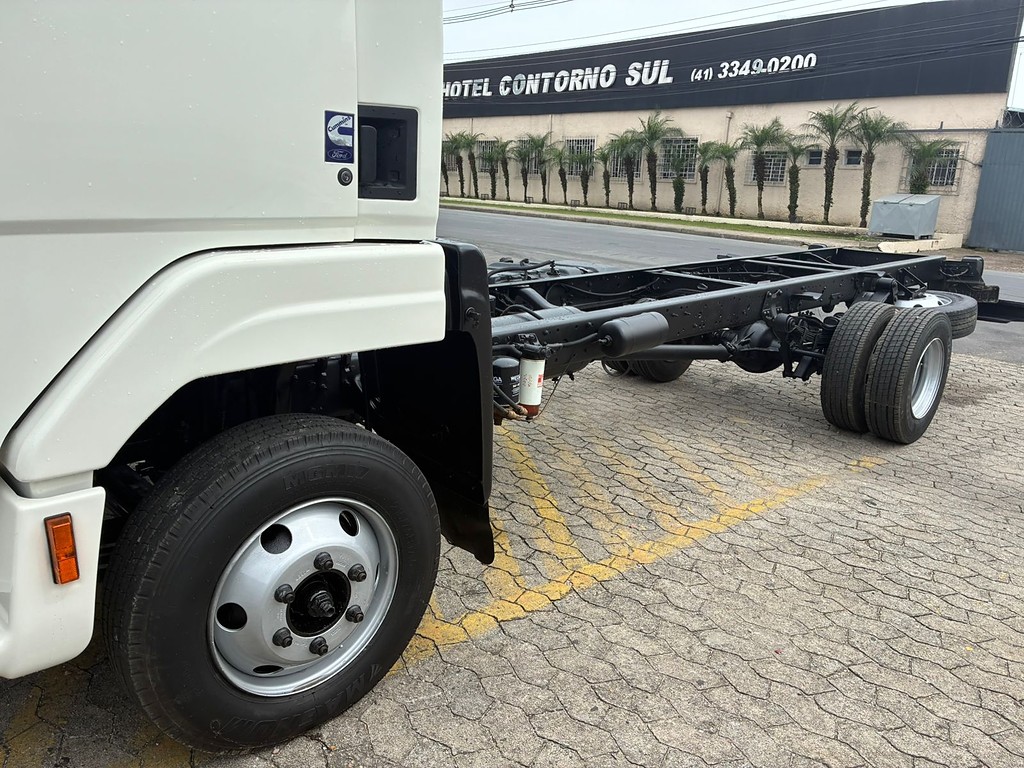 Caminhão FORD CARGO 815 Chassis ANO 2007 de Vieira Caminhões no Paraná