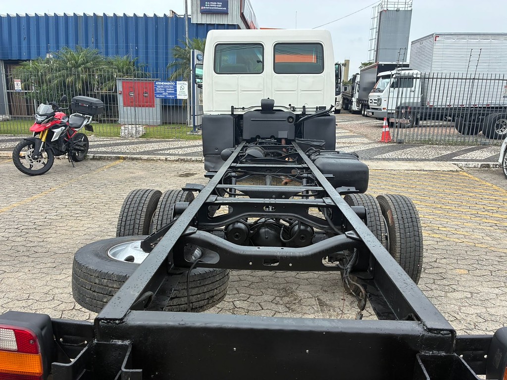 Caminhão FORD CARGO 815 Chassis ANO 2007 de Vieira Caminhões no Paraná