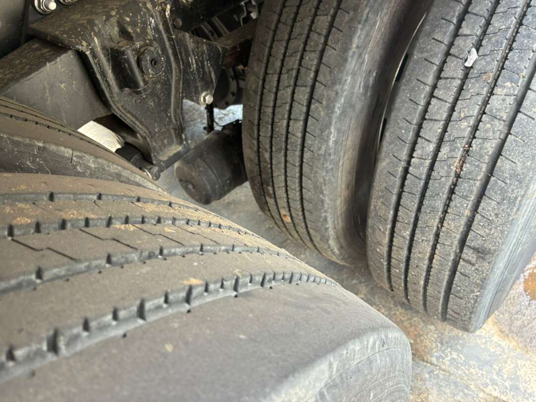 Caminhão MERCEDES BENZ MB 3030 Baú Furgão ANO 2021 de Vieira Caminhões no Paraná