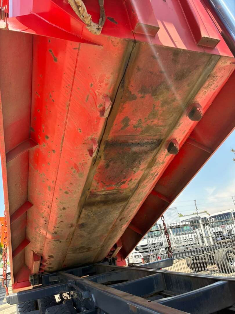 Caminhão SCANIA P310 Caçamba Basculante ANO 2013 de Vieira Caminhões no Paraná