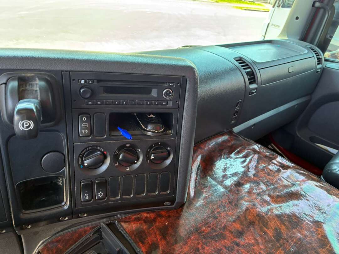 Caminhão SCANIA P310 Caçamba Basculante ANO 2013 de Vieira Caminhões no Paraná