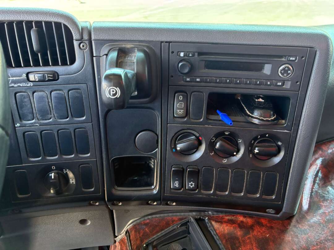 Caminhão SCANIA P310 Caçamba Basculante ANO 2013 de Vieira Caminhões no Paraná