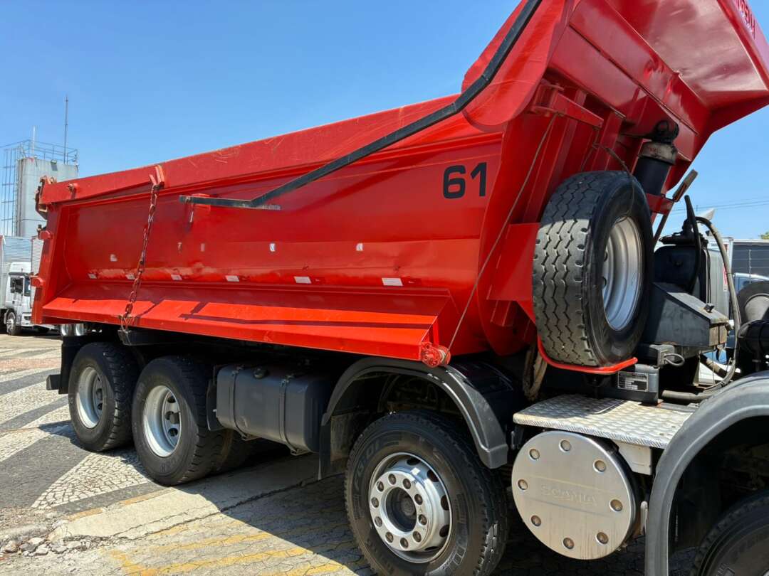 Caminhão SCANIA P310 Caçamba Basculante ANO 2013 de Vieira Caminhões no Paraná