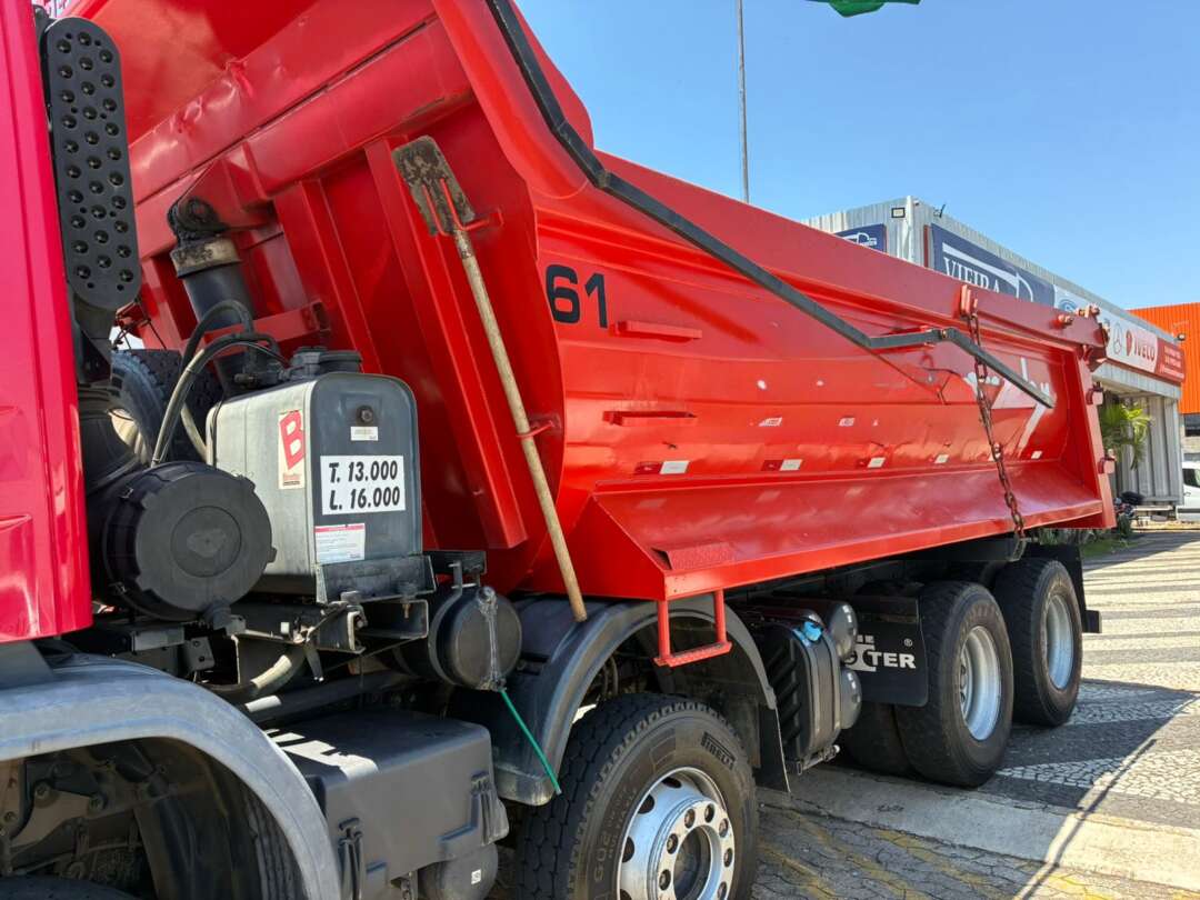 Caminhão SCANIA P310 Caçamba Basculante ANO 2013 de Vieira Caminhões no Paraná