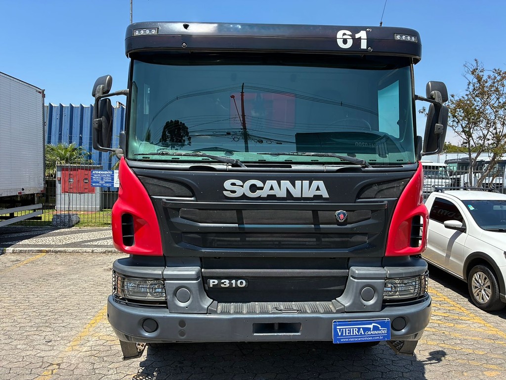 Caminhão SCANIA P310 Caçamba Basculante ANO 2013 de Vieira Caminhões no Paraná