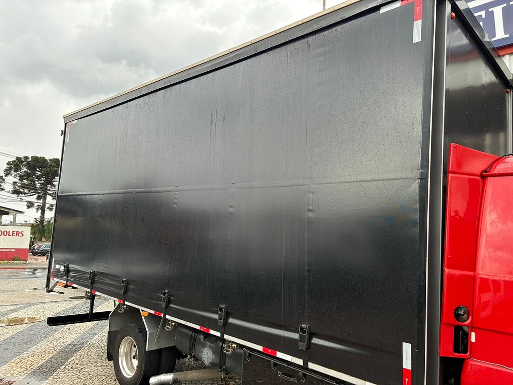 Caminhão VOLKSWAGEN VW 9150 Baú Sider ANO 2011 de Vieira Caminhões no Paraná