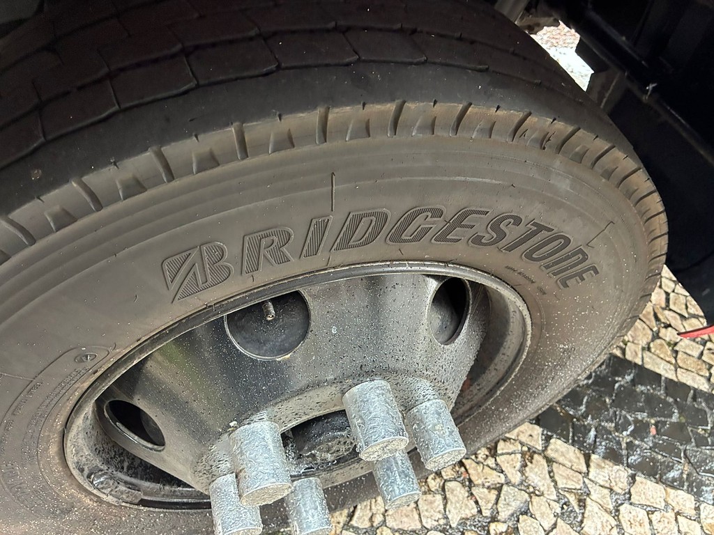 Caminhão VOLKSWAGEN VW 9150 Baú Sider ANO 2011 de Vieira Caminhões no Paraná