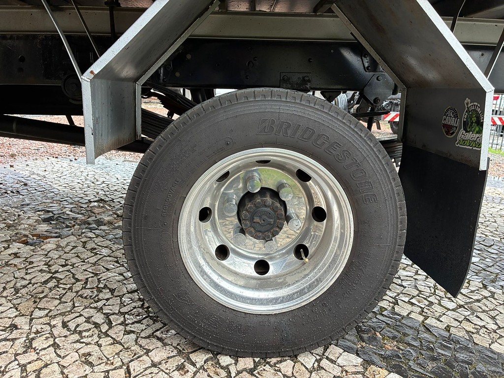 Caminhão VOLKSWAGEN VW 9150 Baú Sider ANO 2011 de Vieira Caminhões no Paraná