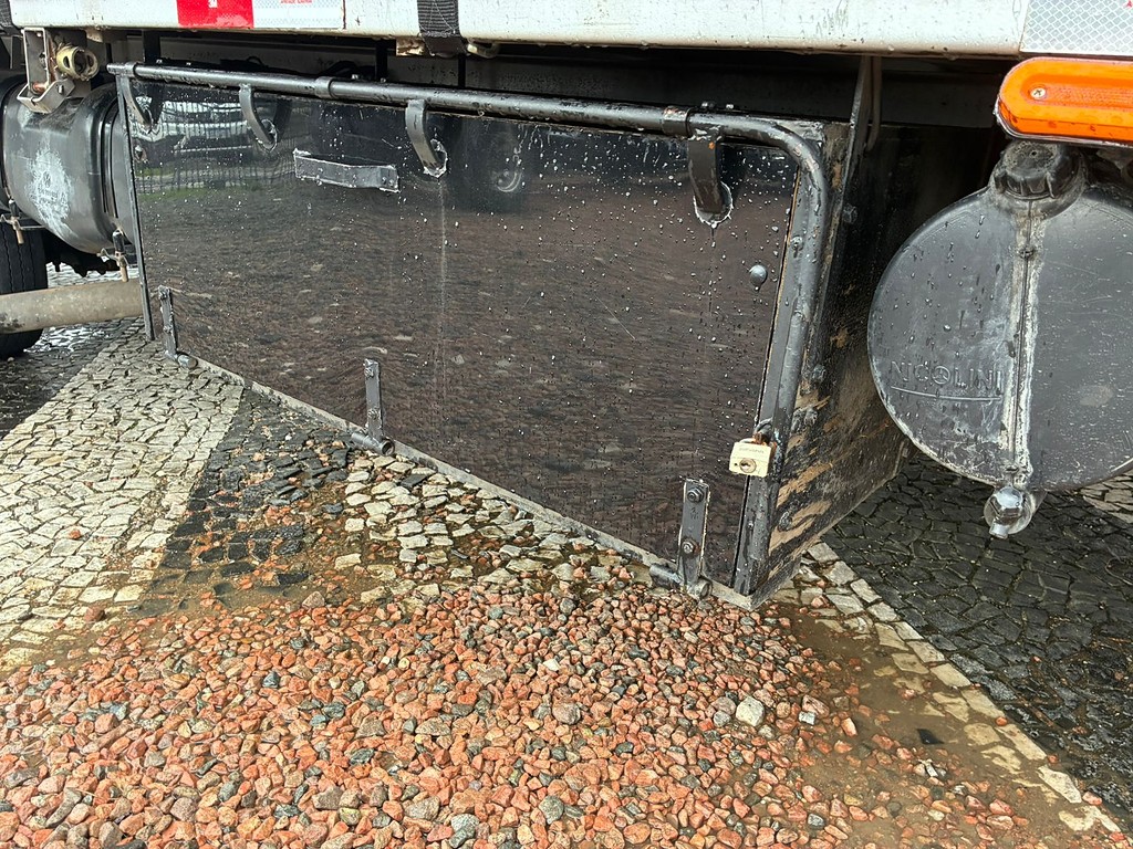 Caminhão VOLKSWAGEN VW 9150 Baú Sider ANO 2011 de Vieira Caminhões no Paraná