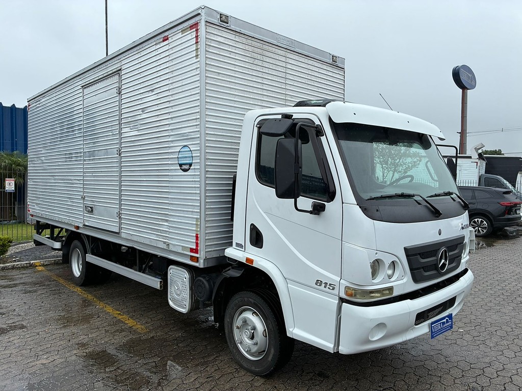 Caminhão MERCEDES BENZ MB 815 Baú Furgão ANO 2018 de Vieira Caminhões no Paraná