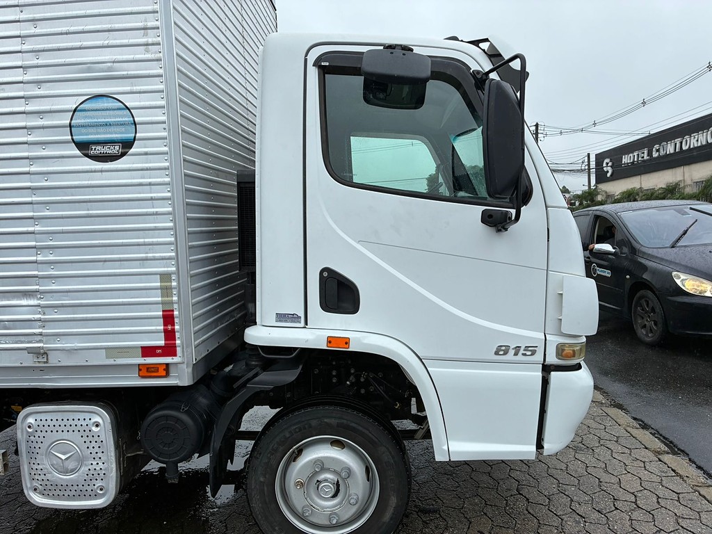 Caminhão MERCEDES BENZ MB 815 Baú Furgão ANO 2018 de Vieira Caminhões no Paraná