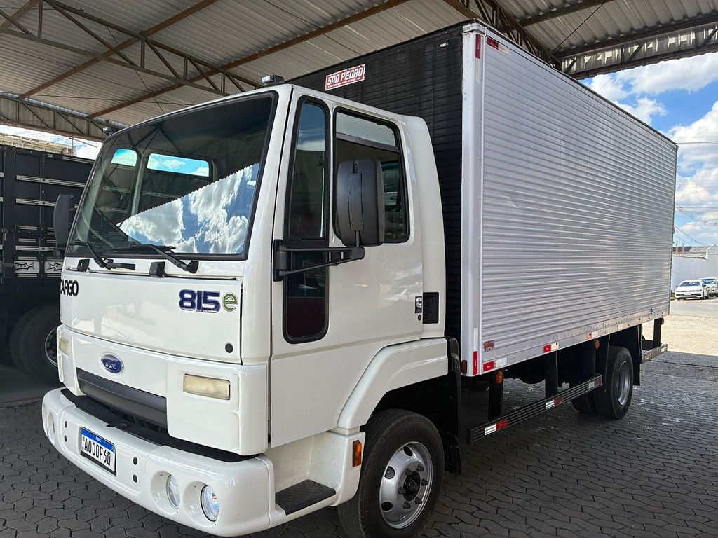Caminhão FORD CARGO 815 Baú Furgão ANO 2007 de Vieira Caminhões no Paraná