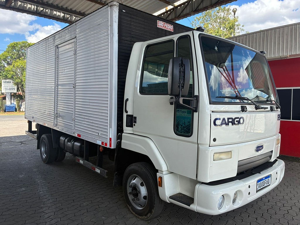 Caminhão FORD CARGO 815 Baú Furgão ANO 2007 de Vieira Caminhões no Paraná
