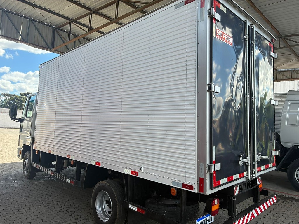 Caminhão FORD CARGO 815 Baú Furgão ANO 2007 de Vieira Caminhões no Paraná