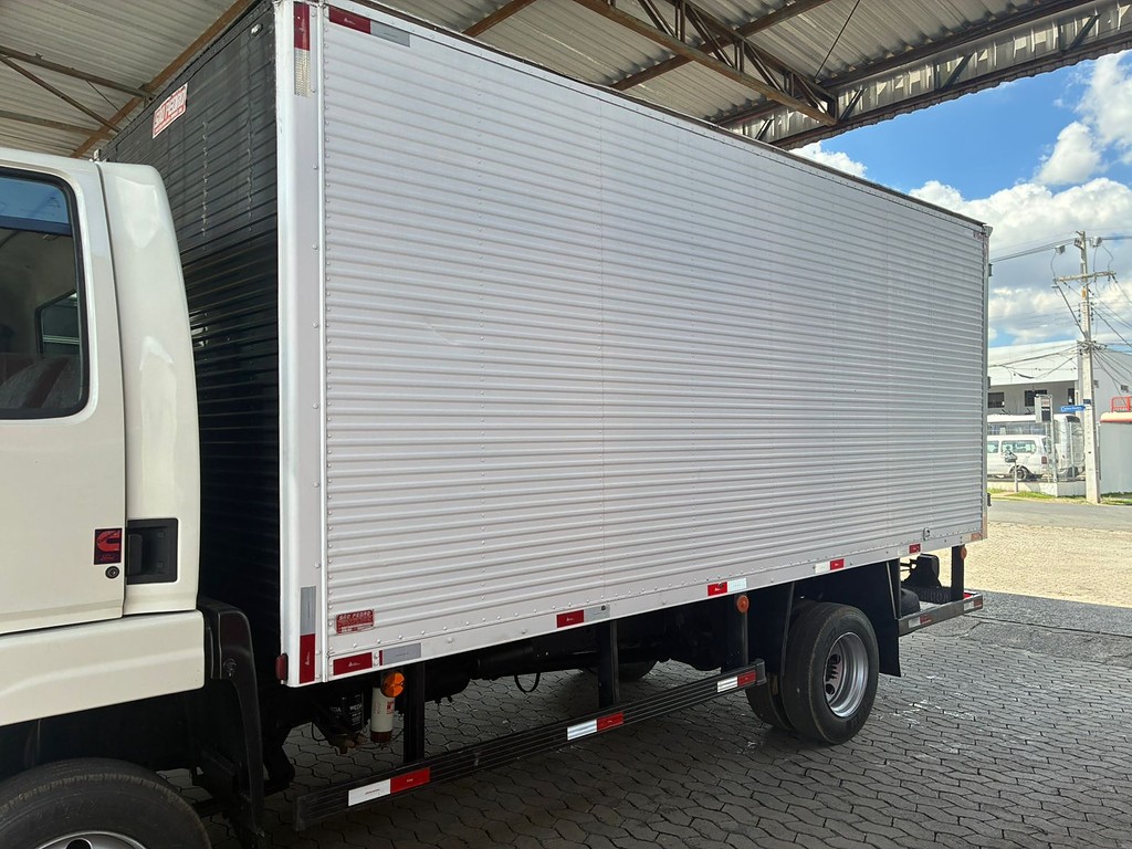 Caminhão FORD CARGO 815 Baú Furgão ANO 2007 de Vieira Caminhões no Paraná