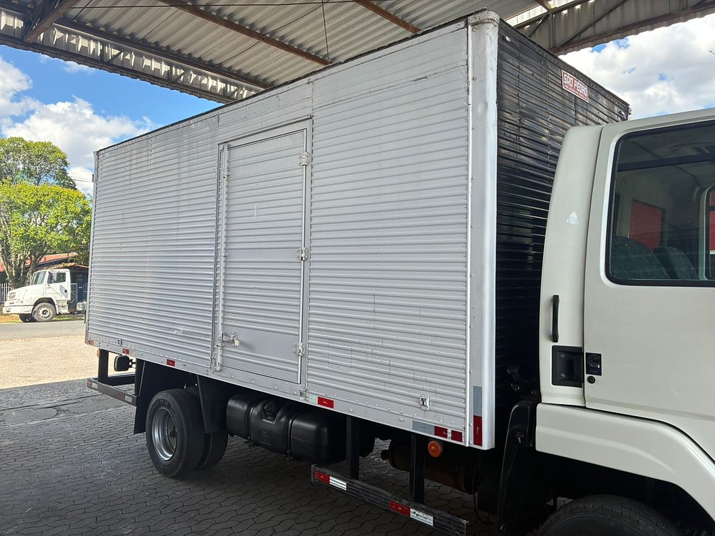 Caminhão FORD CARGO 815 Baú Furgão ANO 2007 de Vieira Caminhões no Paraná