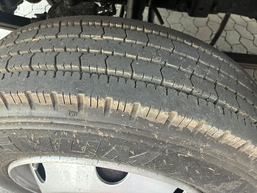 Caminhão FORD CARGO 815 Baú Furgão ANO 2007 de Vieira Caminhões no Paraná