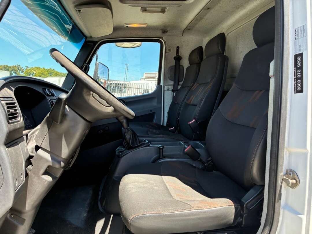 Caminhão MERCEDES BENZ MB 1016 Baú Furgão ANO 2021 de Vieira Caminhões no Paraná