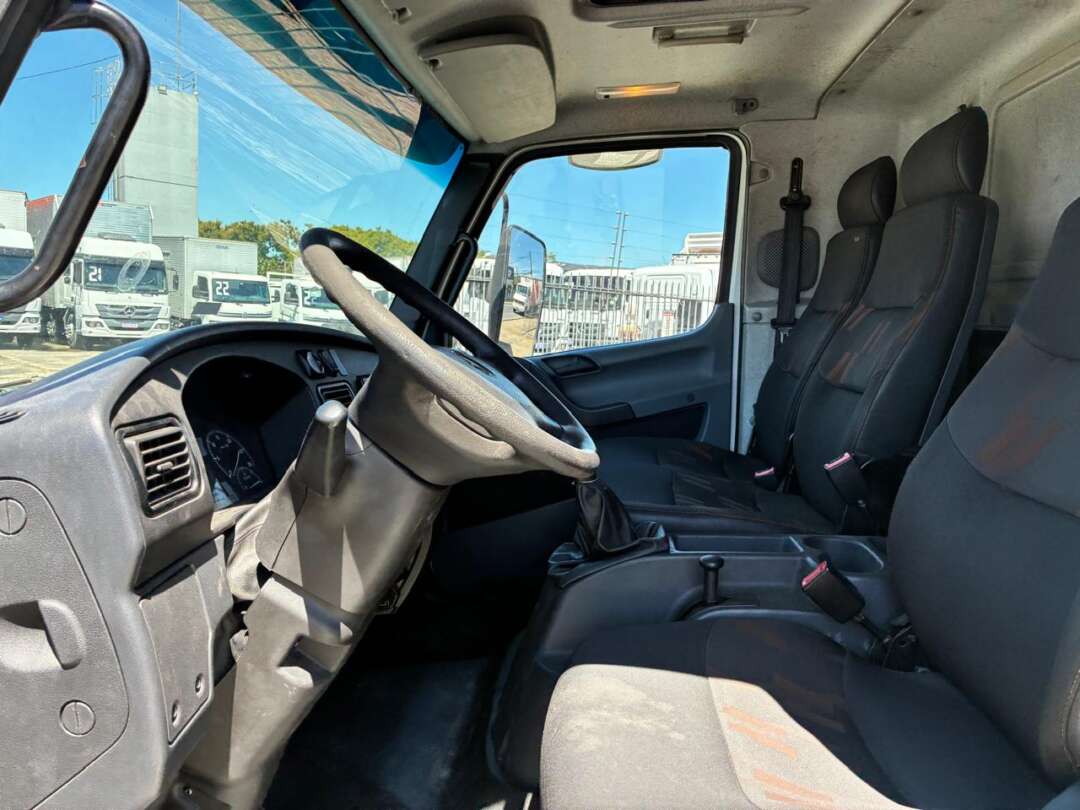 Caminhão MERCEDES BENZ MB 1016 Baú Furgão ANO 2021 de Vieira Caminhões no Paraná