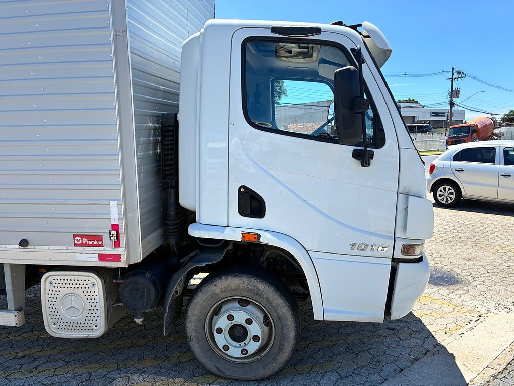 Caminhão MERCEDES BENZ MB 1016 Baú Furgão ANO 2021 de Vieira Caminhões no Paraná