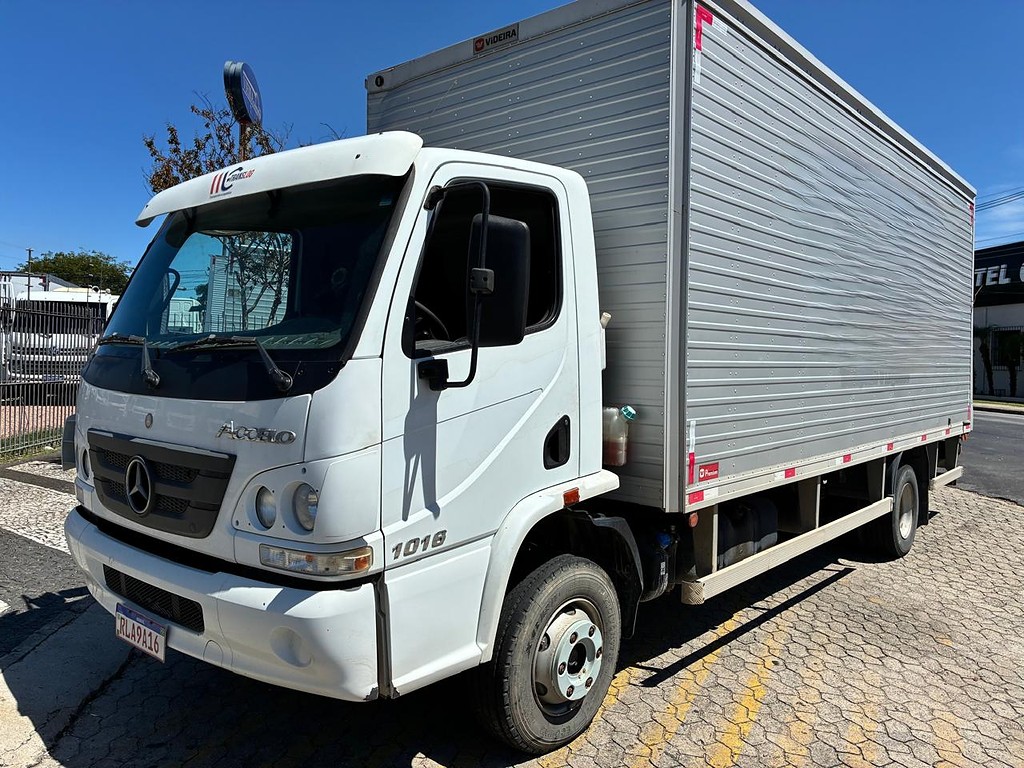 Caminhão MERCEDES BENZ MB 1016 Baú Furgão ANO 2021 de Vieira Caminhões no Paraná