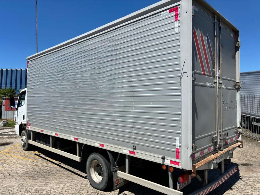 Caminhão MERCEDES BENZ MB 1016 Baú Furgão ANO 2021 de Vieira Caminhões no Paraná