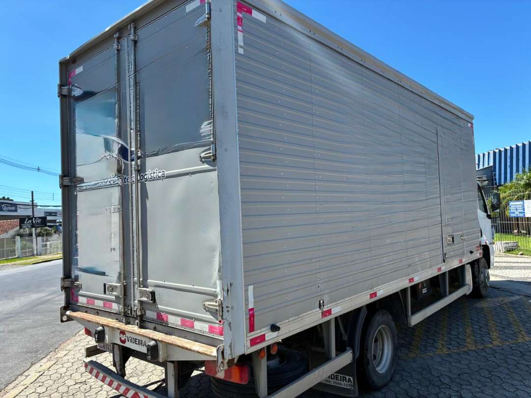 Caminhão MERCEDES BENZ MB 1016 Baú Furgão ANO 2021 de Vieira Caminhões no Paraná