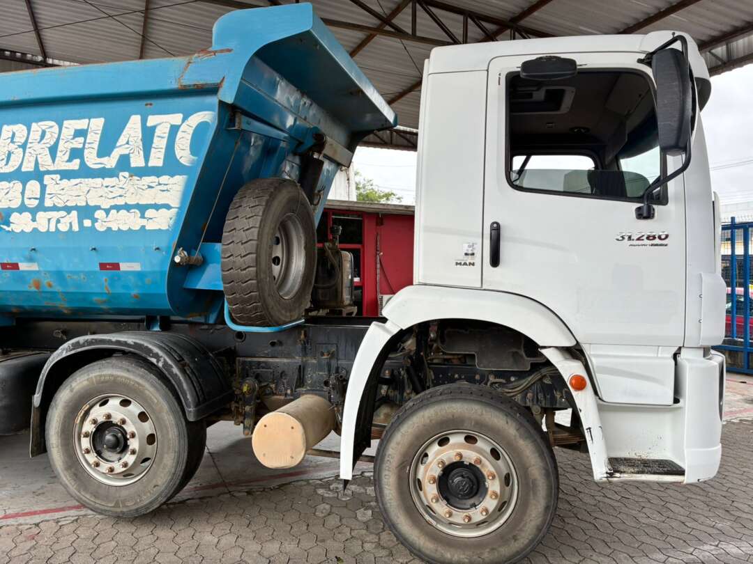 Caminhão VOLKSWAGEN VW 31280 Caçamba Basculante ANO 2016 de Vieira Caminhões no Paraná