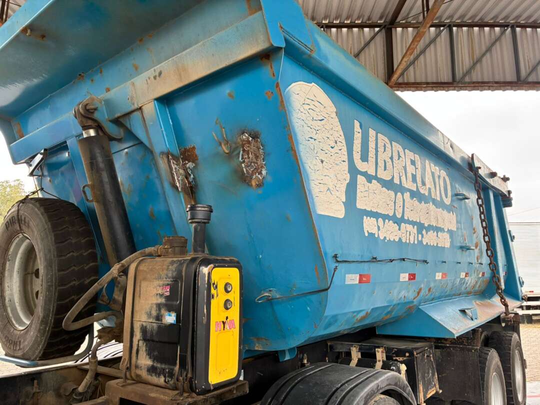 Caminhão VOLKSWAGEN VW 31280 Caçamba Basculante ANO 2016 de Vieira Caminhões no Paraná