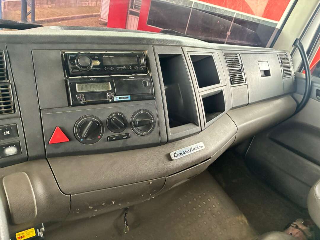 Caminhão VOLKSWAGEN VW 31280 Caçamba Basculante ANO 2016 de Vieira Caminhões no Paraná