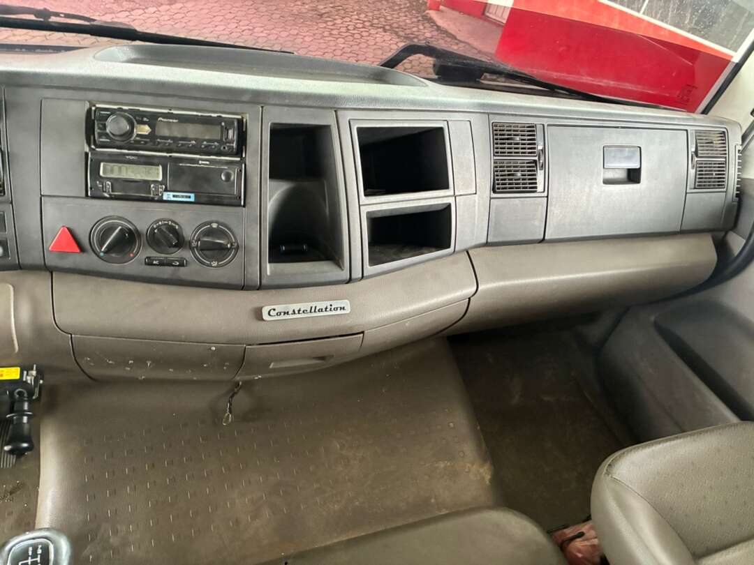 Caminhão VOLKSWAGEN VW 31280 Caçamba Basculante ANO 2016 de Vieira Caminhões no Paraná