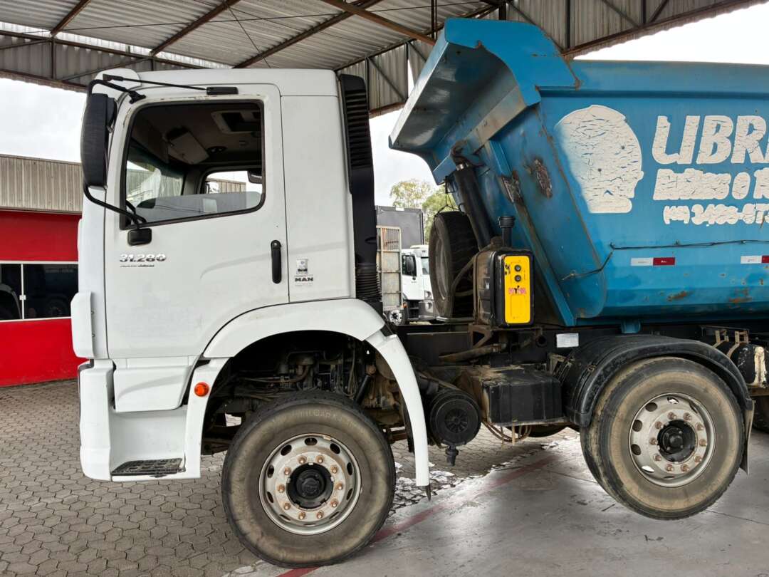 Caminhão VOLKSWAGEN VW 31280 Caçamba Basculante ANO 2016 de Vieira Caminhões no Paraná