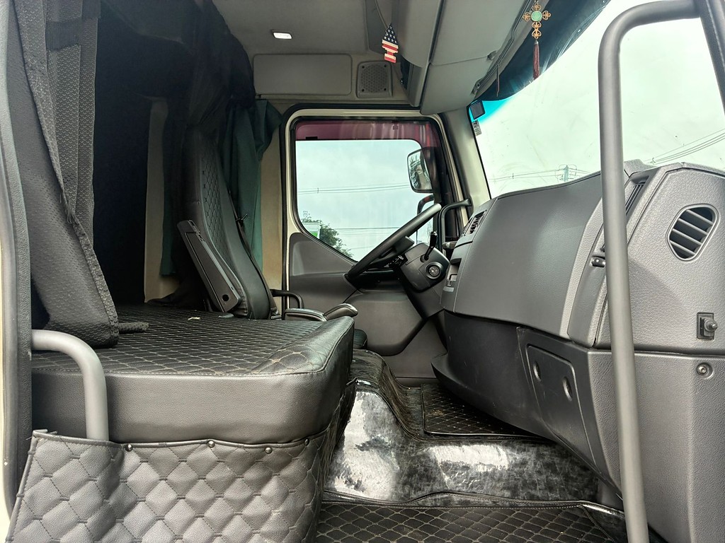 Caminhão VOLVO VM 330 Graneleiro ANO 2022 de Vieira Caminhões no Paraná