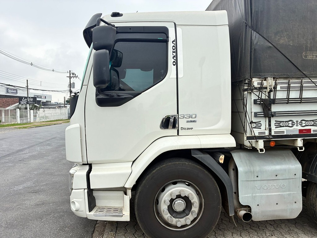 Caminhão VOLVO VM 330 Graneleiro ANO 2022 de Vieira Caminhões no Paraná