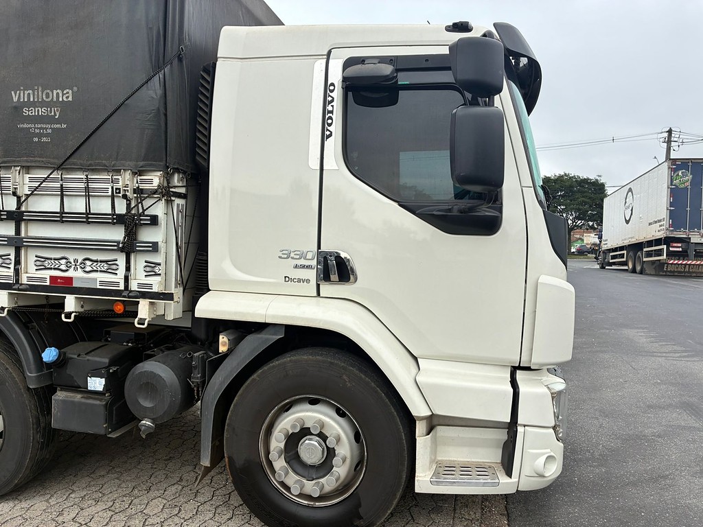 Caminhão VOLVO VM 330 Graneleiro ANO 2022 de Vieira Caminhões no Paraná
