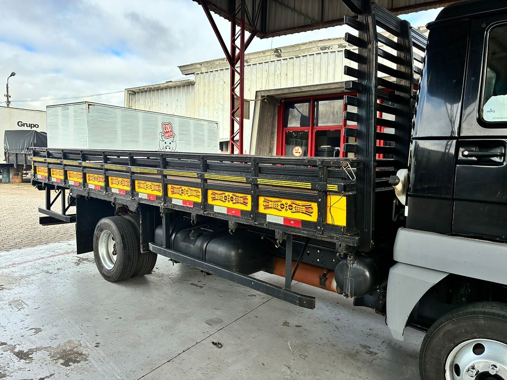 Caminhão VOLKSWAGEN VW 9150 Carga Seca ANO 2012 de Vieira Caminhões no Paraná