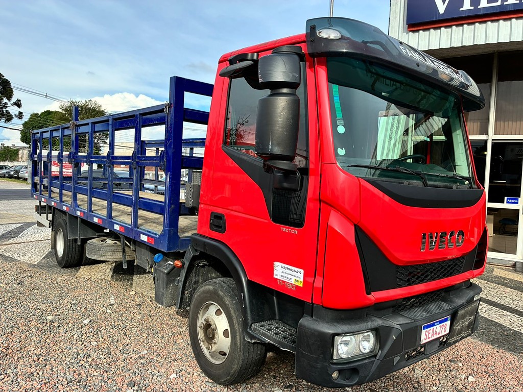 Caminhão IVECO TECTOR 11-190 Gaiola de Gás ANO 2023 de Vieira Caminhões no Paraná