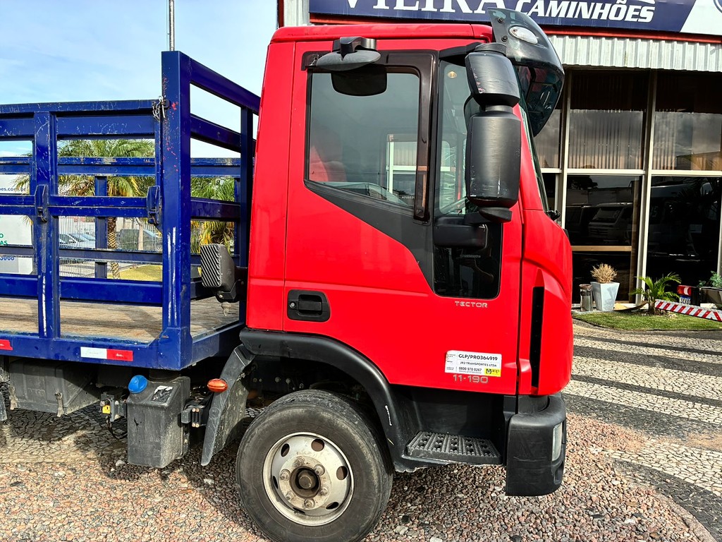 Caminhão IVECO TECTOR 11-190 Gaiola de Gás ANO 2023 de Vieira Caminhões no Paraná